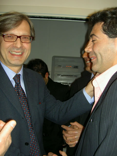 Vittorio Sgarbi e Francesco Verio (figlio dell’artista) in occasione della retrospettiva di Chiancone